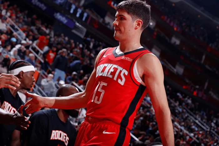 即时比分-火箭输76人遭4坏消息！乌度卡申京引失望，阿门关键球又失误！|加时赛|艾米-乌度卡|费城76人队|阿尔佩伦-申京|休斯敦火箭队_新浪体育_新浪新闻